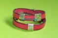 Pulsera dos vueltas cuero plano y adornos de zamak. ref. P001