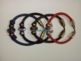 Pulsera en hilo cuero. piedra, 2 bolas y cierre Zamak ref.P012